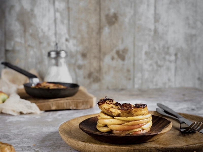 Foie gras poêlé aux pommes flambées au Grand Marnier