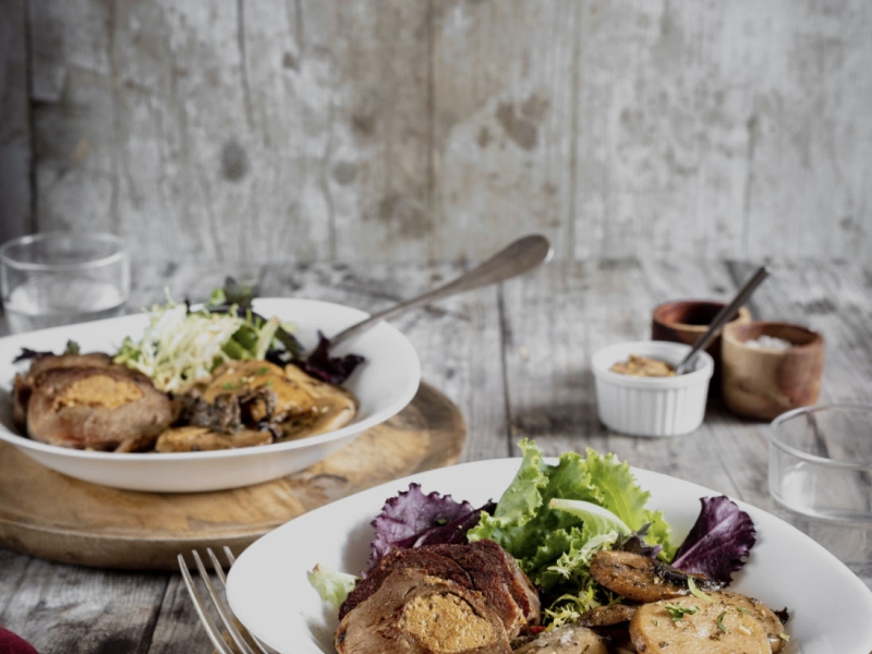 Recette - Magret fourré servi chaud avec des pommes de terre à la sarladaise 