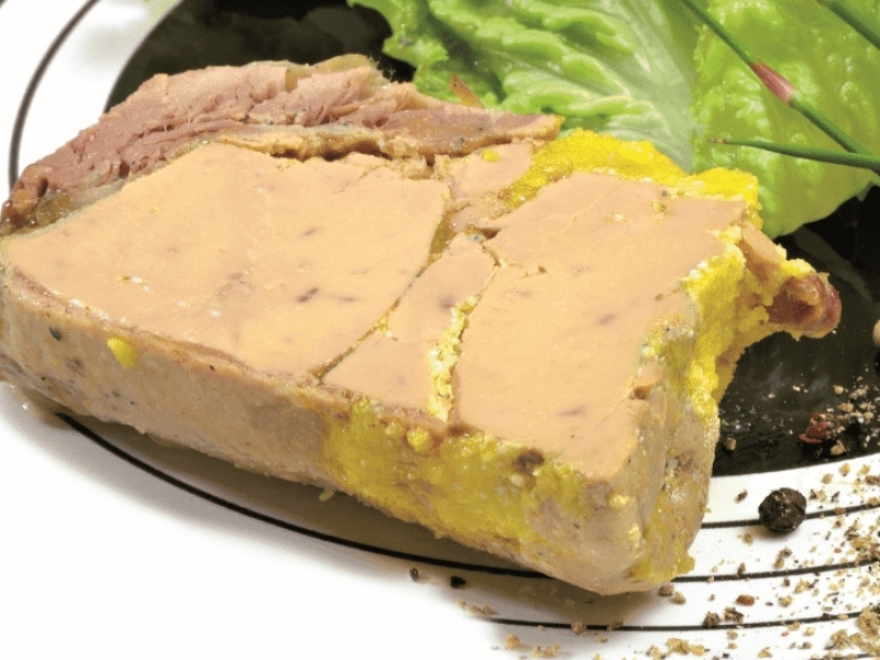 ZOOM SUR LA CAILLE FOURRÉE AU FOIE GRAS